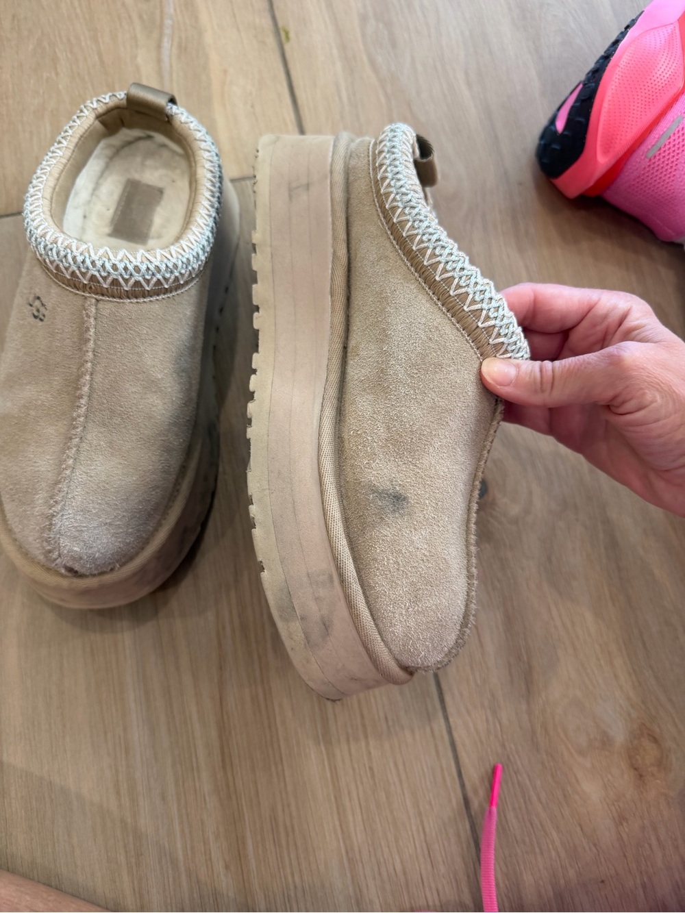 UGGS - Picture 10 of 12